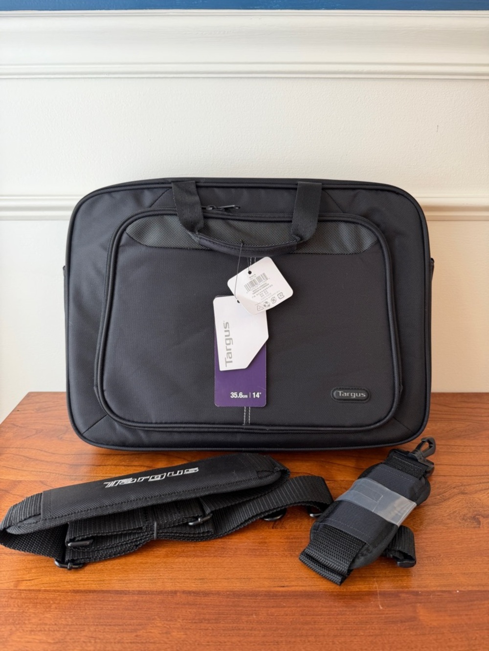 Targus Black 14" Intellect Laptop Shoulder Briefcase, with Extra Shoulder strap